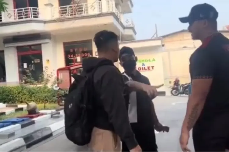 Tak Terima Ditegur Serobot Antrean, Pria Ini Hampir Dihajar di SPBU Bintaro