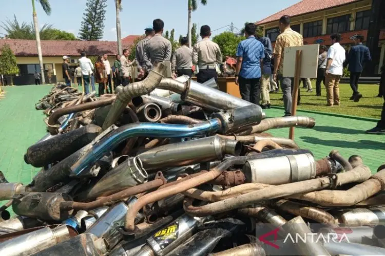 Polda Jabar Musnahkan Ribuan Knalpot Bising Tekan Polusi Udara
