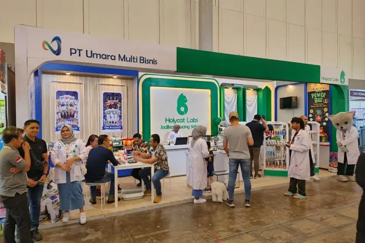 Pecinta Kucing Antusias Kunjungi Stan Holycat Labs di IIPE 2024