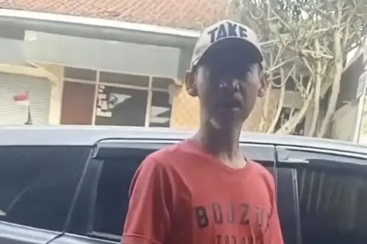 Sebut Jalan Punya Negara, Pemilik Mobil Tak Terima Usai Ditegur Gegara Parkir Depan Warung