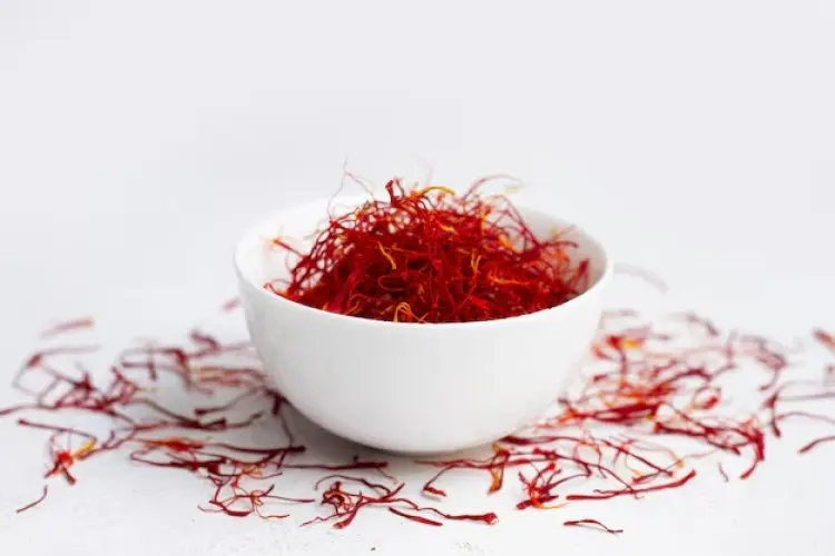 Manfaat Saffron: Rempah Emas yang Mempercantik dan Meningkatkan Kesehatan Anda