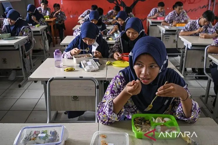 DKPP Jabar Tinjau Ujicoba Makan Gratis di Sumedang, Ini Menunya...