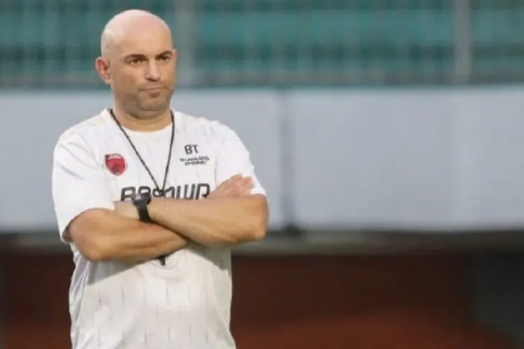 Puja Puji Pelatih PSM Makassar Jelang Melawan Persib Bandung
