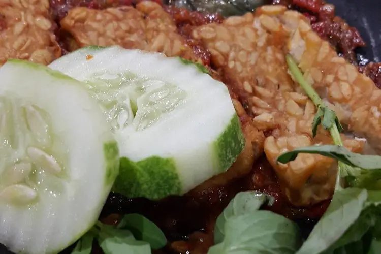 Ngejreng di Lidah! Resep Tempe Penyet Sambal Pete Pedas Gila yang Bikin Nagih Sampai Tetes Terakhir