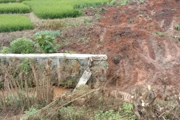 Evakuasi Material Tanah Longsor, Pemkot Bandung Turunkan Alat Berat