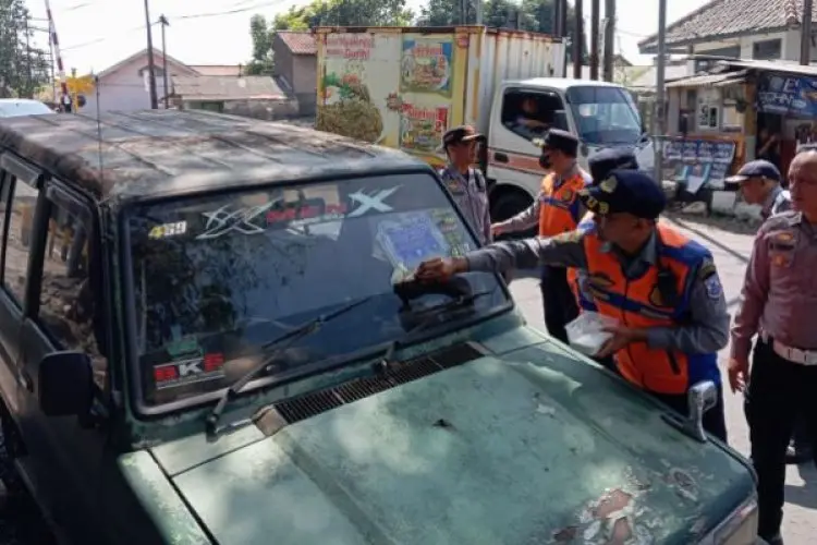 Dishub Cimahi Jaring Puluhan Kendaraan yang Terparkir di Zona Larangan Parkir