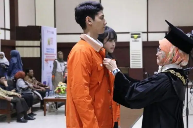 Itenas Bandung Kukuhkan 1.432 Mahasiswa Baru