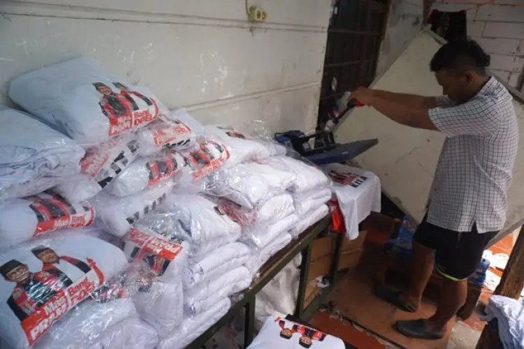 FOTO: Jelang Pilkada Serentak 2024, Pesanan Pembuatan Kaos Meningkat