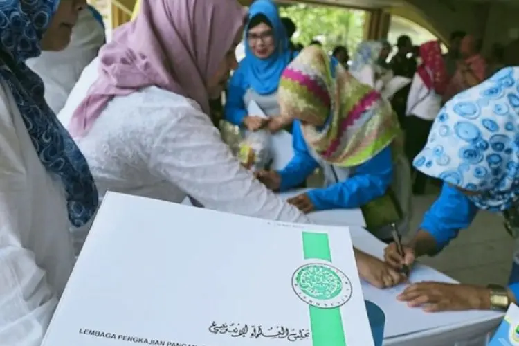 Gratis... Kemenag Karawang Berikan Fasilitas 956 Sertifikat Halal UMKM