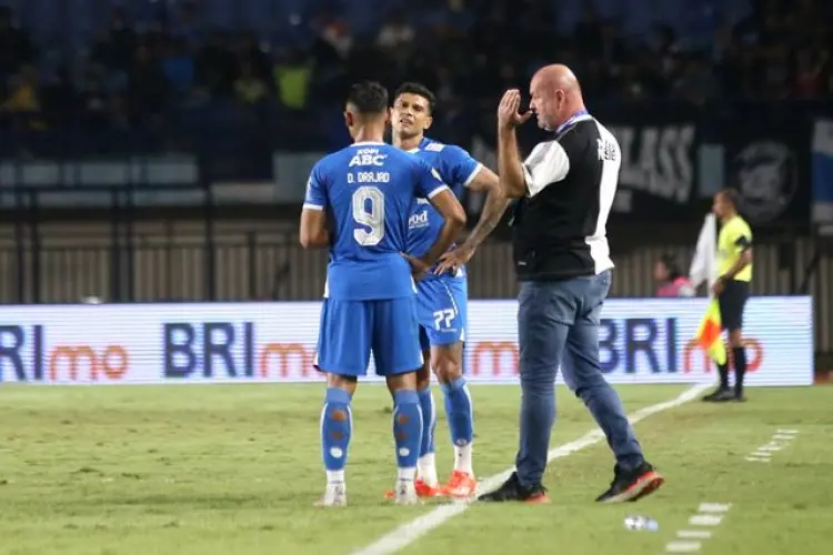 Dua Pemain Masih Belum Gabung Persib Bandung