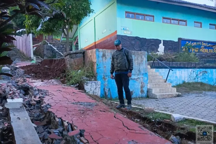 Imbas Gempa Sukabumi, Benteng SD Negeri Tipar Padalarang Sepanjang 30 Meter Ambruk