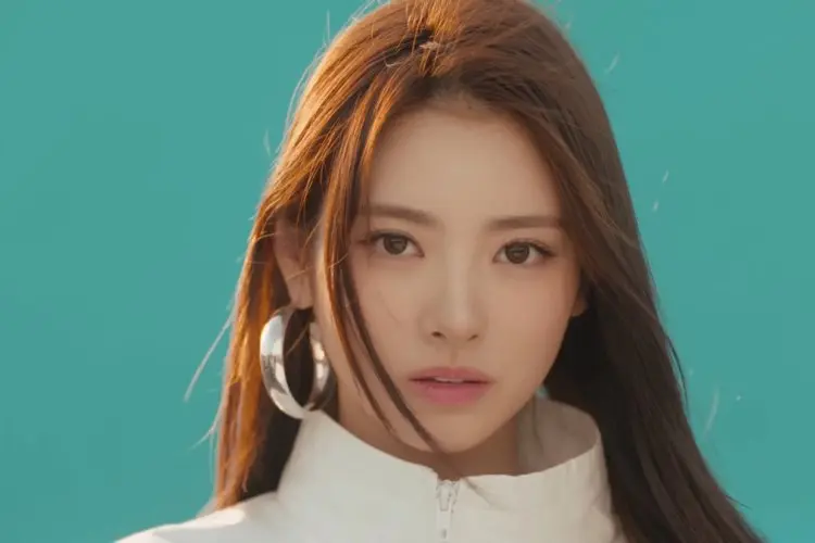 Dinilai Mirip Tzuyu TWICE dan Shin Se Kyung, Anna MEOVV Viral Karena Visual Cantiknya