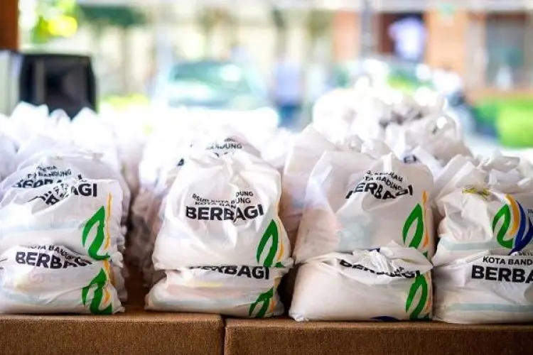 Pemkot Bandung Berbagi 4.244 Paket Sembako 
