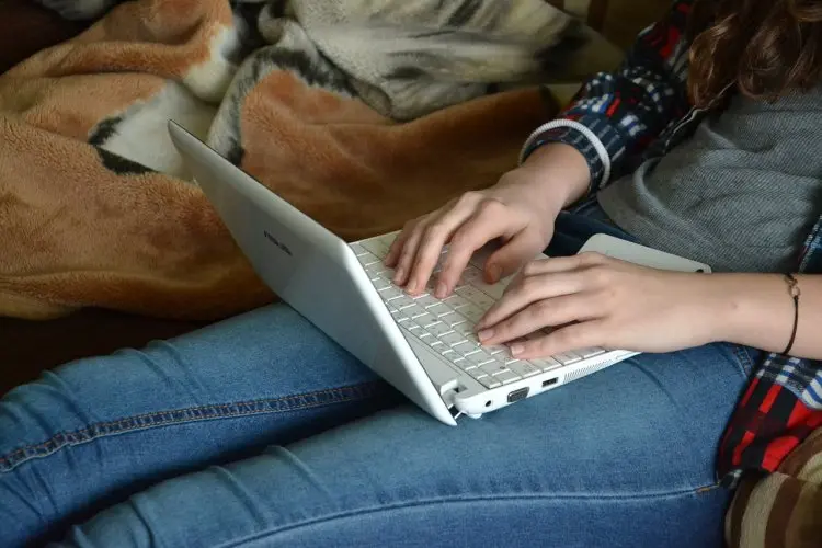 Keyboard Laptop Error? Tenang, Ada Solusi! Panduan Lengkap Memakai Keyboard Virtual di Windows 10