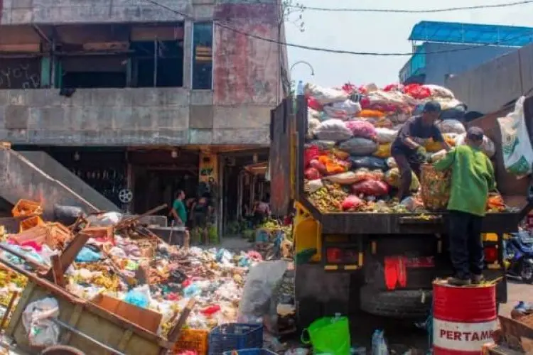 DLH Tegaskan Tidak Ada Petugas yang Memungut Uang Kebersihan dan Pungli di Pasar Tumpah Jalan Merdeka