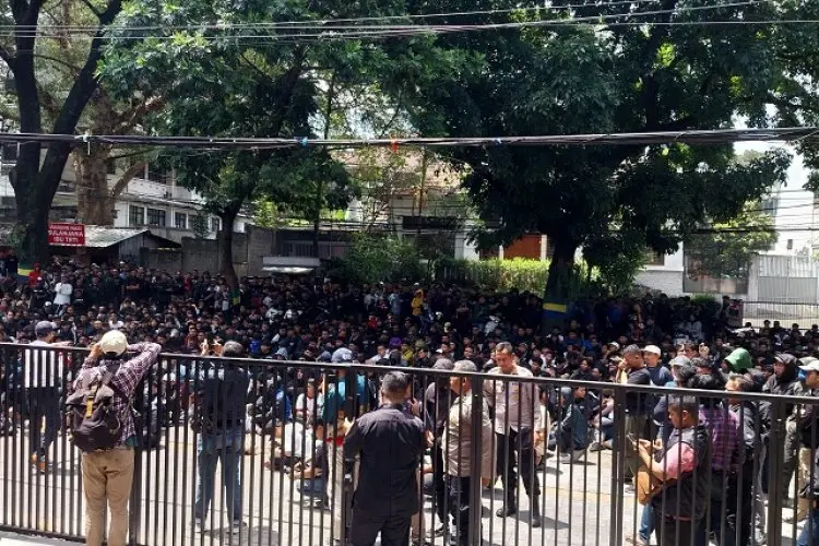 Buntut Insiden AFC Two, Bobotoh Geruduk Markas Persib, Ultimatum dengan Lima Tuntutan