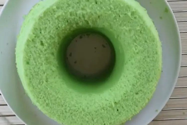 Bolu Kukus Pandan: Resep Mudah 3 Telur untuk Hasil Super Lembut dan Harum, Cocok untuk Pemula yang Ingin Bikin Kue di Rumah!