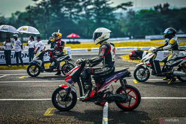 Wih Keren.. Motor Konversi Listrik Ikutan Balap di Sirkuit Sentul