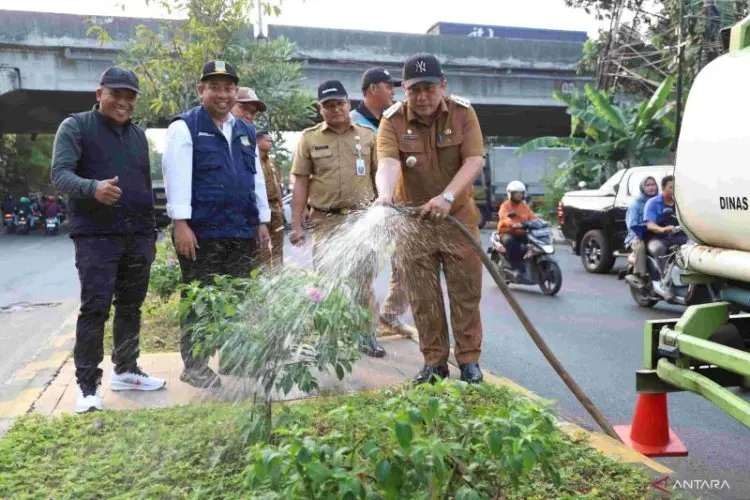 Jadi Ikon Daerah, Pemkab Bekasi Percantik Jalan Kalimalang