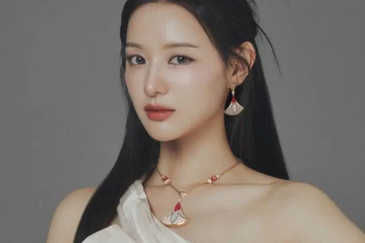 Kim Ji Won jadi Duta Baru Bulgari Bahkan yang Pertama untuk Produk Parfum Merek Tersebut