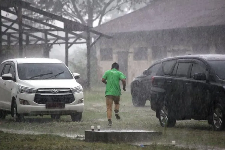 BMKG Rilis Prakiraan Cuaca Jawa Barat 4 Agustus 2026: Waspada Hujan Petir