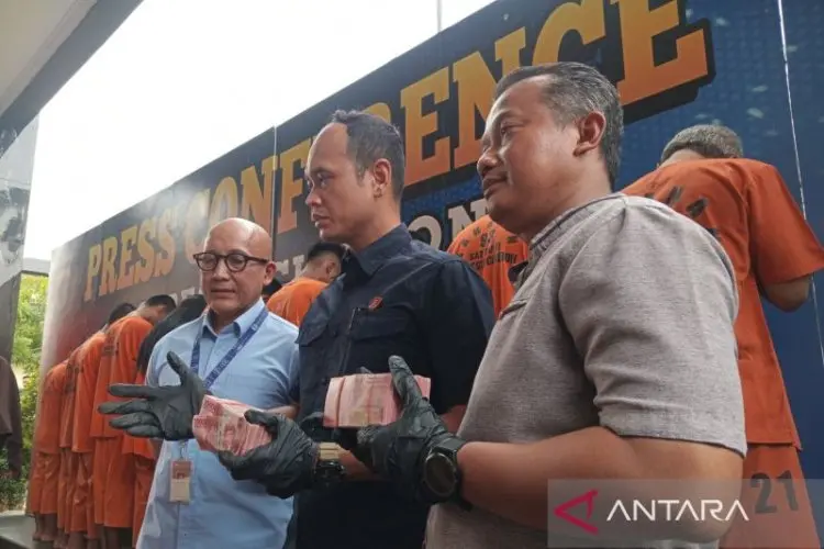 Dua Pengedar Uang Palsu di SPBU Gempol Cirebon Diciduk Polisi