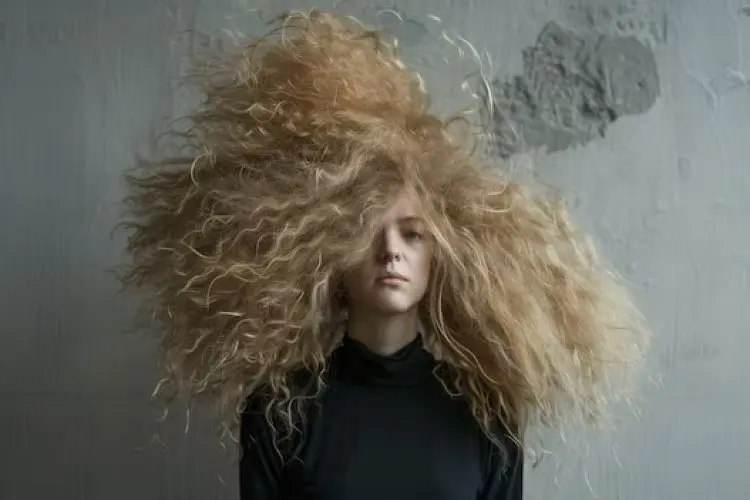 Cara Mengatasi Rambut Kusut di Musim Hujan, Tips dan Trik yang Efektif
