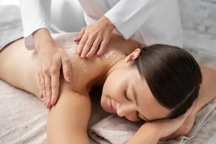 Rahasia Kulit Bersinar: Manfaat Body Polishing yang Wajib Anda Coba!