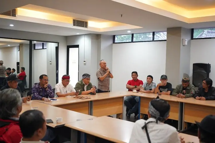 Paslon Dandan-Arif Kukuhkan Duta Komunikasi Ngadandanan Bandung