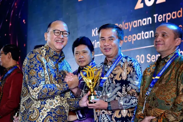 Jabar Terbaik Pertama dalam Anugerah Layanan Investasi 2024