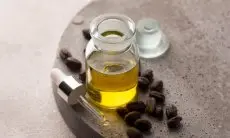 Masker Rambut Alami: Manfaat Minyak Jarak untuk Rambut Lebat dan Sehat