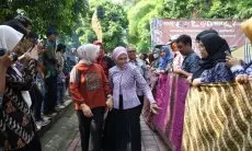 Kota Bogor Pecahkan Rekor Bentangkan 4,1 Kilometer Kain Batik