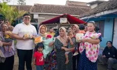 PT Lucky Mom Indonesia Donasikan Seribu Popok MAKUKU Serta Pakaian Bayi Untuk Korban Gempa di Kabupaten Bandung