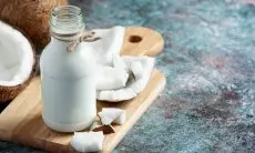 Rahasia Rambut Sehat: Masker Susu Kelapa untuk Mengatasi Kekeringan