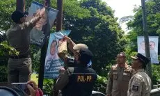 APK Nyantol di Tempat Larangan, Tim Gabungan Turunkan APK Sejumlah Calon Pilwalkot Bogor 2024