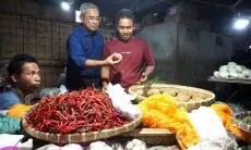 FOTO: Cawalkot Farhan Kunjungi Pasar Cihaurgeulis, Pedagang Keluhkan Revitalisasi Pasar Yang Tak Selesai
