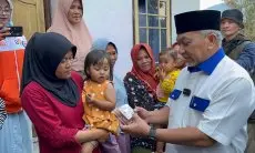 Disambut Antusias oleh Warga Kampung Cibolang KBB, Akhmad Syaikhu Berkomitmen Wujudkan Zero New Stunting di Jabar