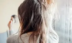 Mengatasi Kulit Kepala Berminyak: Solusi Mudah dengan Bahan Alami