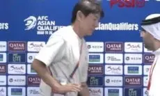 Viral Momen Shin Tae Yong Tolak Jabat Tangan dengan Staf Bahrain, Netizen: STY Kelas!