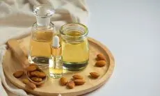 Atasi Kerontokan Rambut dengan 3 Metode Mudah Menggunakan Minyak Almond