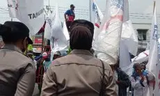 Tuntut Kenaikan Upah, Ribuan Buruh Kembali Geruduk Gedung DPRD KBB