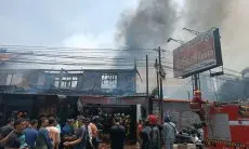 Kebakaran Sekelimus, 13 Kamar Kontrakan dan Bengkel Hangus, Banyak yang Sesak Nafas