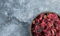 Rahasia Kecantikan Alami, Cara Membuat Minyak Rambut Hibiscus di Rumah