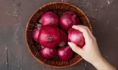 Cara Alami Meningkatkan Pertumbuhan Rambut, Resep Minyak Bawang Merah yang Mudah