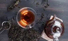 Rambut Lebih Tebal dengan Teh Hitam: Manfaat yang Tak Terduga!