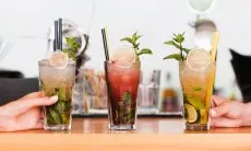 Racikan Alami: 4 Minuman Detoks yang Melindungi dari Polusi