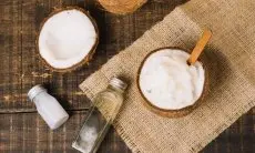 Rahasia Rambut Panjang, Campuran Ampuh Minyak Kelapa dan Bahan Alami