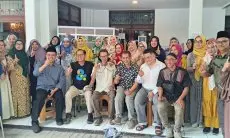 Komunitas Pengajian Sekolah Kehidupan Gelar Makan Gratis bagi Warga di Rumah Ateng Wahyudi Aryajipang