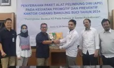 Tekan Angka Kecelakaan Kerja, BPJS Ketenagakerjaan Kantor Cabang Bandung Suci Serahkan 800 Paket APD Sektor Perkebunan