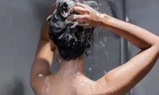 5 Masker Rambut Rumahan untuk Musim Panas yang Membuat Rambut Sehat dan Berkilau
